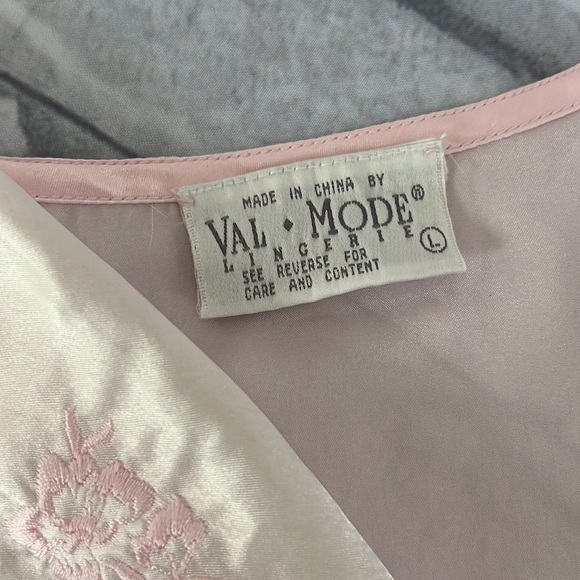 Val•Mode Lingerie pink satin sleep wear set size large - Picture 14 of 17